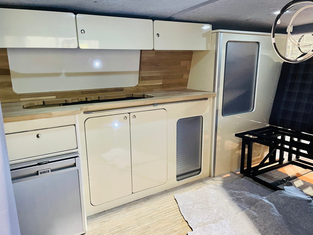VW T5/T6 Gloss Cream & Solid Oak LWB/SWB Units