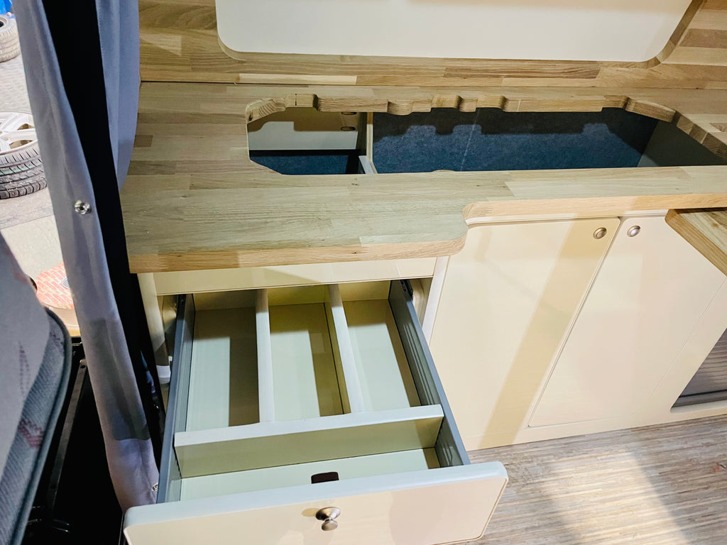 VW T5/T6 Gloss Cream & Solid Oak LWB/SWB Units