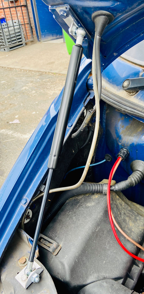 T4 bonnet gas strut