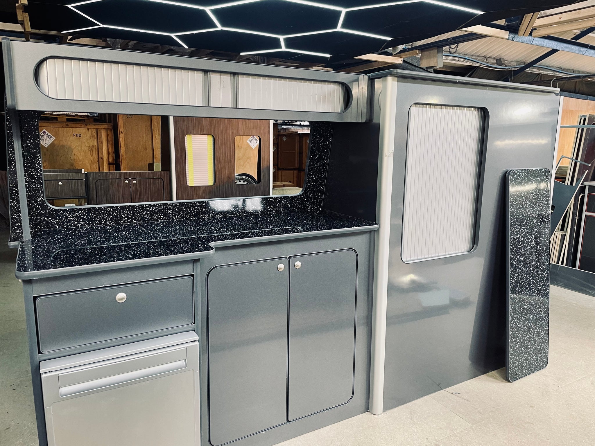 T5/T6 Gloss Grey SWB Unit